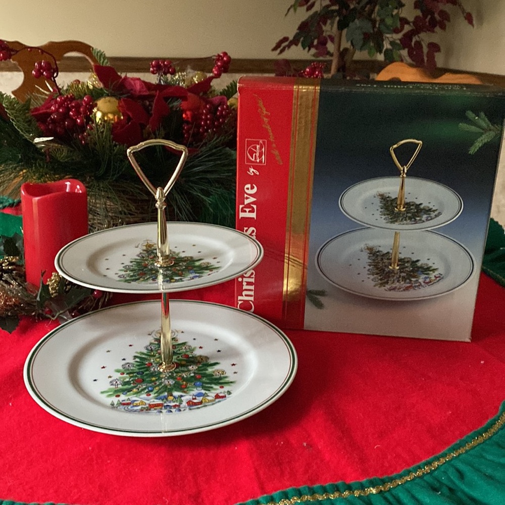Salem's Fine China Two-Tiered Tidbit Tray
